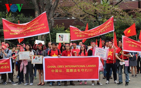 Vietnamese in Japan protest China’s East Sea militarization  - ảnh 3